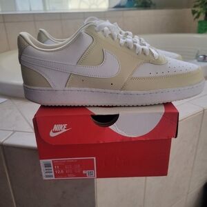 Nike Court Vision Low Size 11 Men